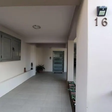 Apartment Modern Near Airport, Port & Beach