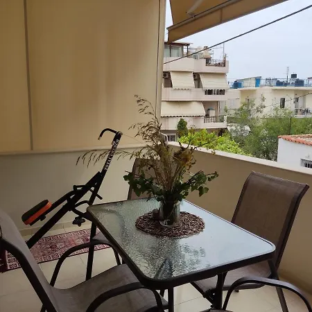 Modern Near Airport, Port & Beach Apartment *